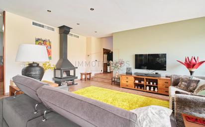 Sala d'estar de Casa o xalet en venda en Les Franqueses del Vallès amb Aire condicionat, Calefacció i Jardí privat