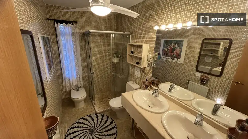 Baño de Piso para compartir en Alicante / Alacant con Aire acondicionado, Terraza y Amueblado
