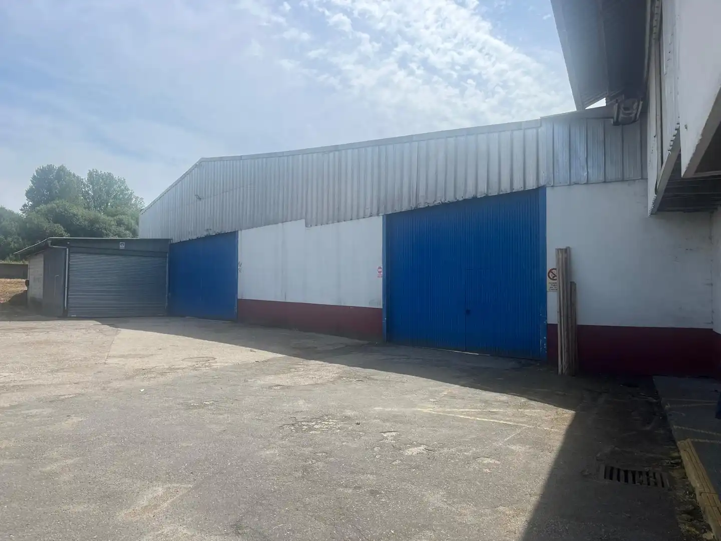 Vista exterior de Nave industrial en venta en Vigo 