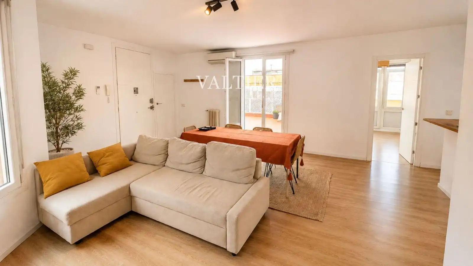 Sala d'estar de Àtic de lloguer en Madrid amb Aire condicionat, Terrassa i Traster