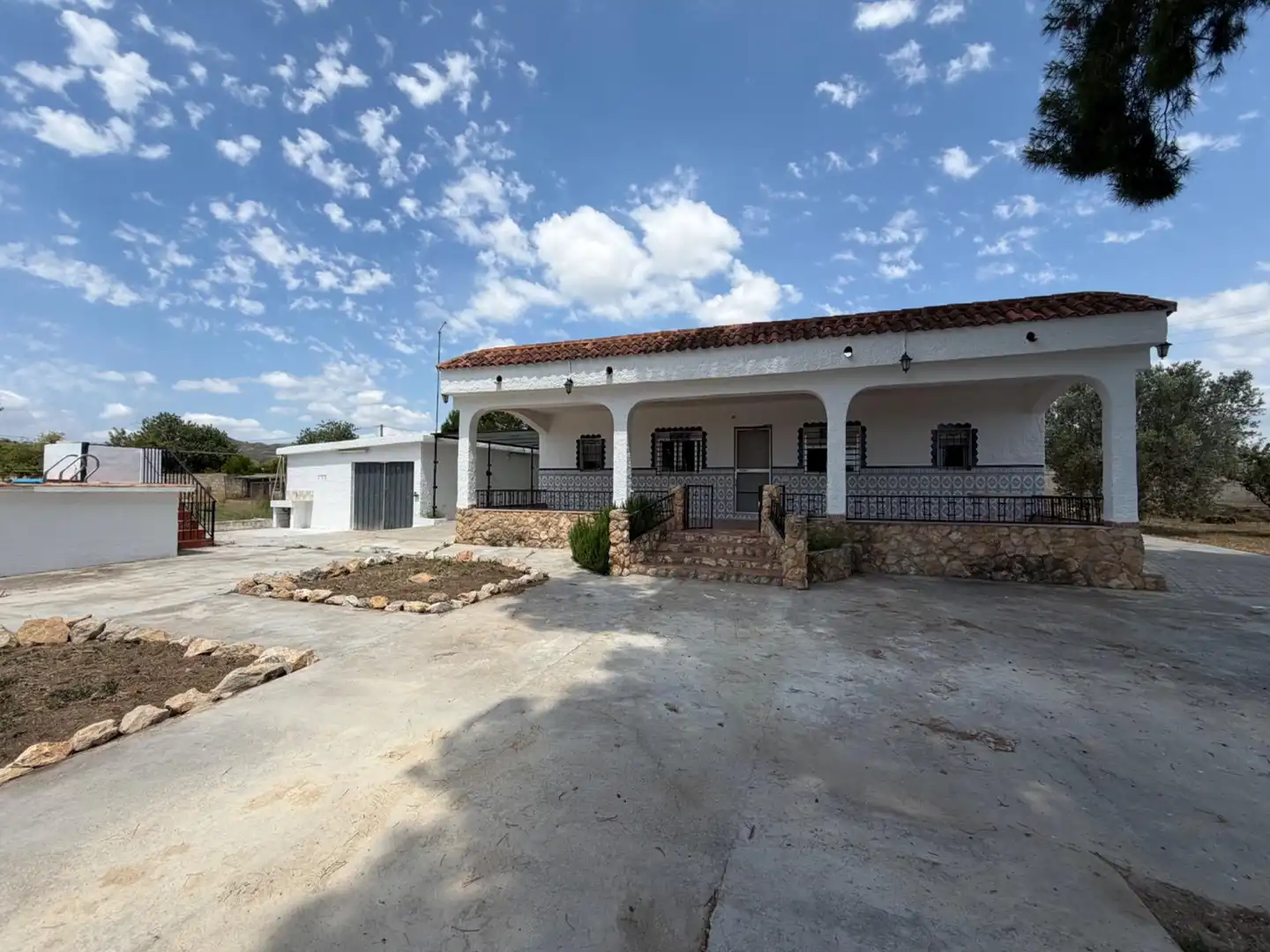Exterior view of Houses for sale in Llíria  with Air Conditioner, Private garden and Terrace