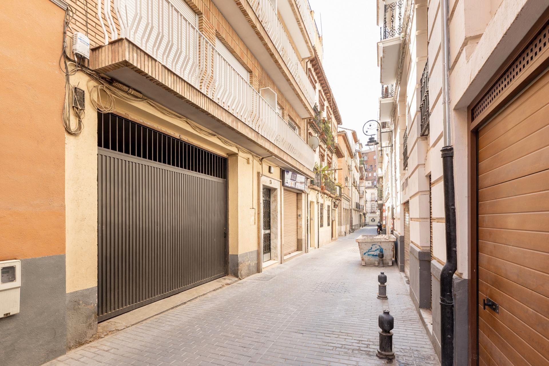 Exterior view of Garage for sale in  Granada Capital