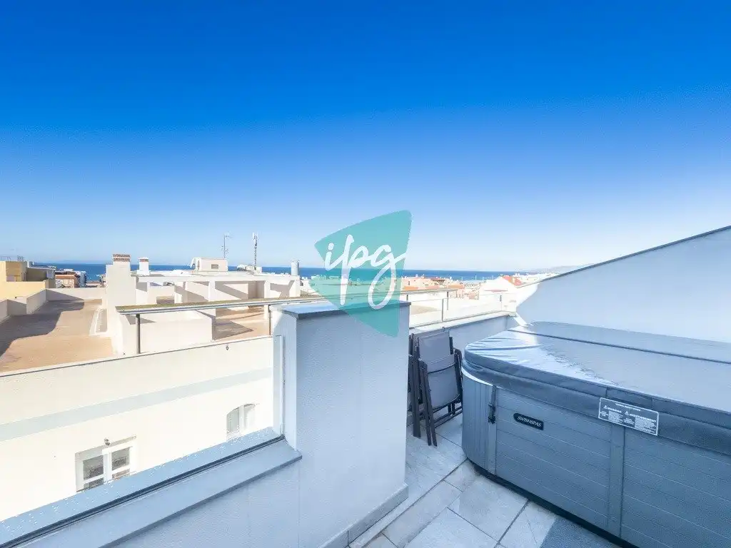 Vista exterior de Àtic en venda en Tarifa amb Terrassa i Jacuzzi