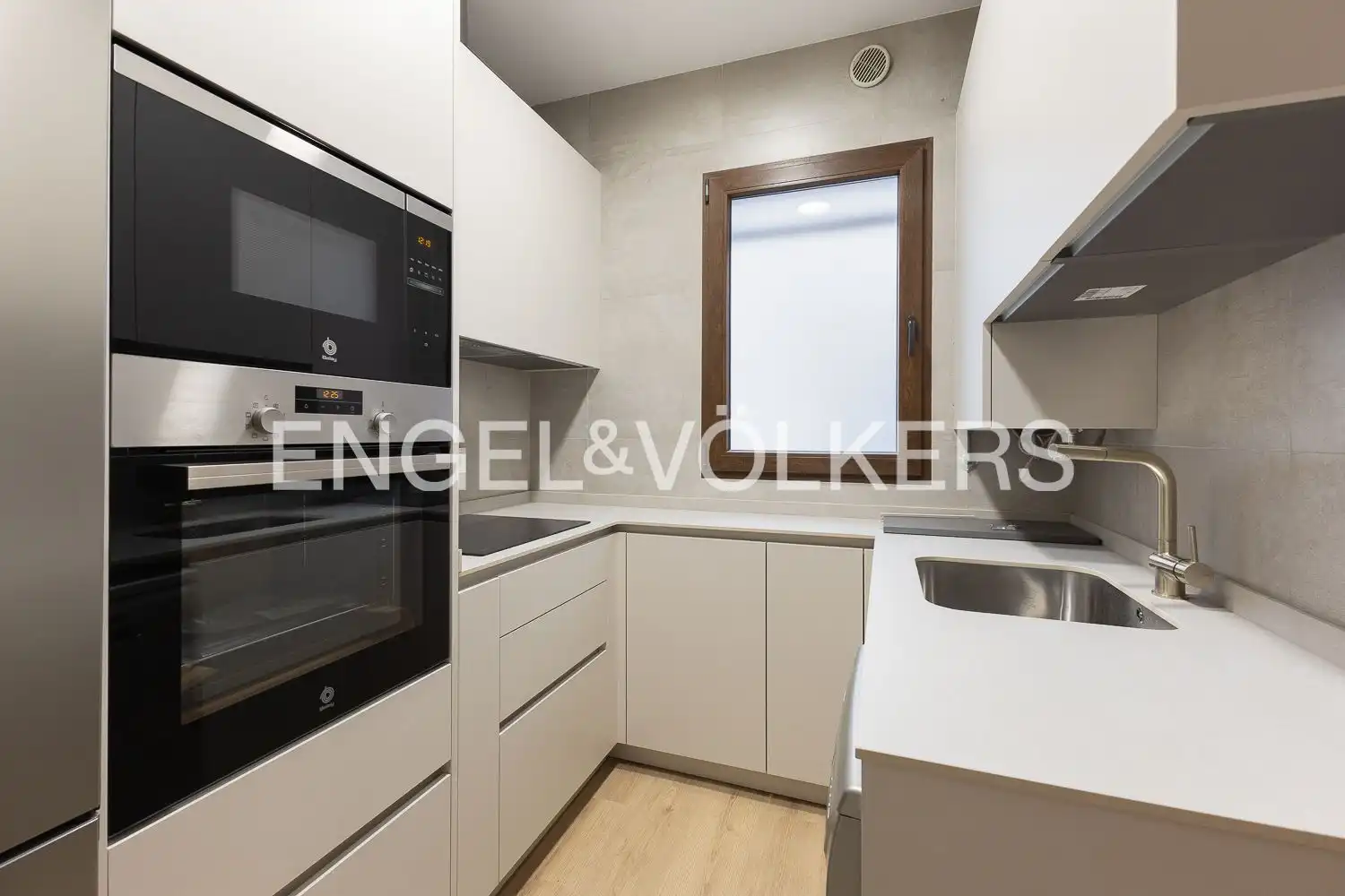 Kitchen of Flat for rent in Valencia  with Air Conditioner, Heating and Parquet flooring