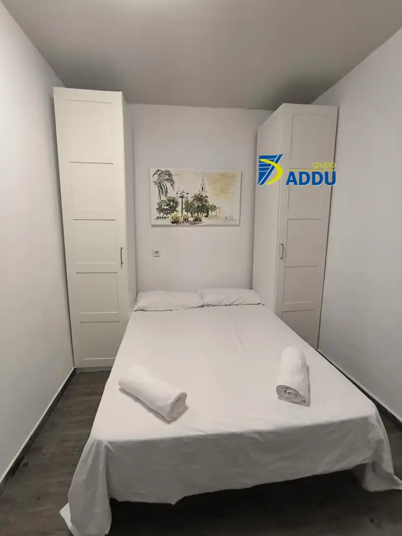 Bedroom of Flat for rent in Sevilla  with Air Conditioner and Furnished