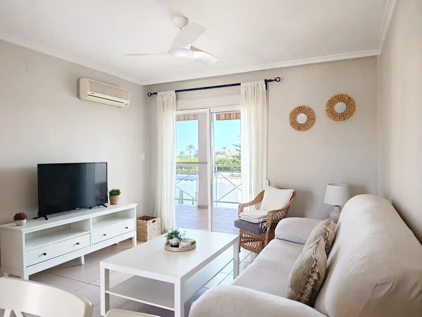 Sala de estar de Apartamento de alquiler en Dénia con Aire acondicionado, Calefacción y Jardín privado