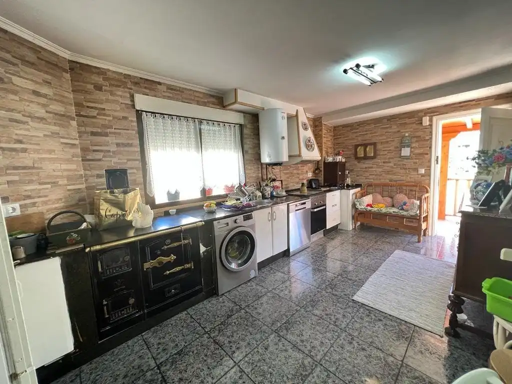 Cocina de Finca rústica en venta en Puente de Domingo Flórez con Jardín privado, Amueblado y Balcón