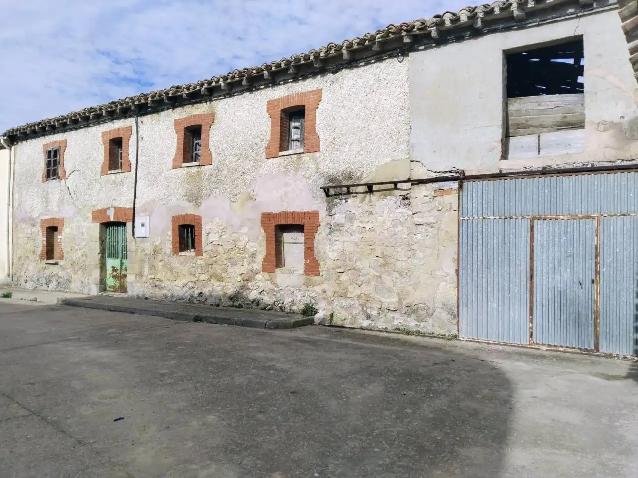 Vista exterior de Finca rústica en venda en Alfoz de Quintanadueñas amb Jardí privat i Moblat