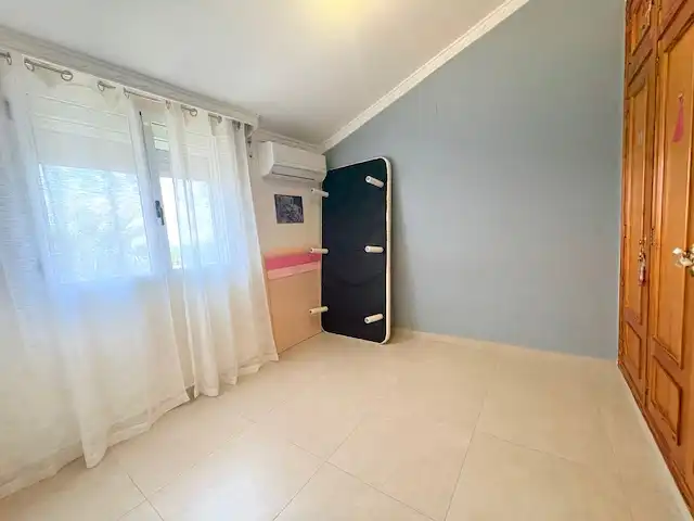 Schlafzimmer von Einfamilien-Reihenhaus zur Miete in Benaguasil mit Klimaanlage, Terrasse und Ofen