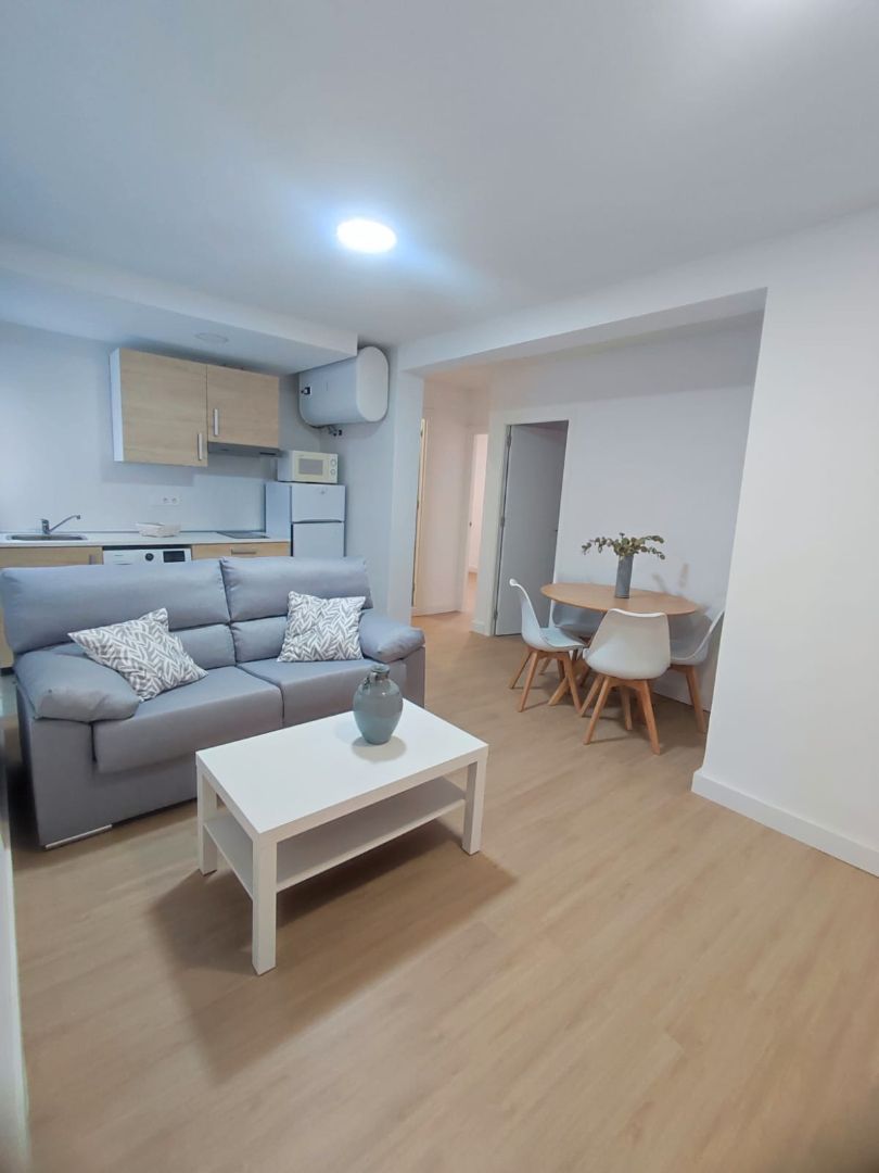 Sala d'estar de Pis en venda en Plasencia amb Moblat i Balcó