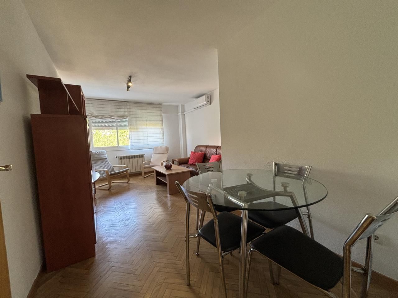 Bedroom of Flat to rent in  Madrid Capital  with Air Conditioner, Heating and Parquet flooring
