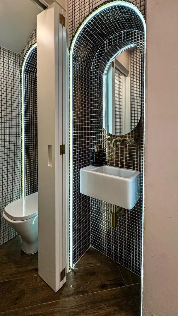 Bathroom of Commercial properties for rent in Madrid  with Air Conditioner and Furnished