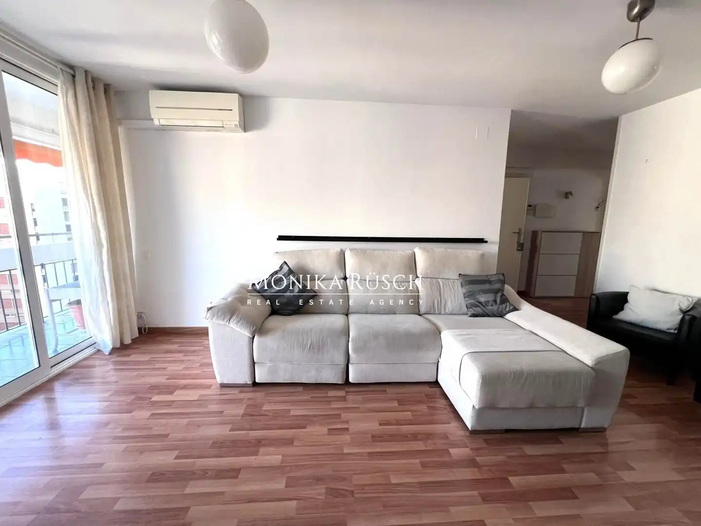 Sala d'estar de Pis de lloguer en Barcelona amb Aire condicionat, Calefacció i Terrassa