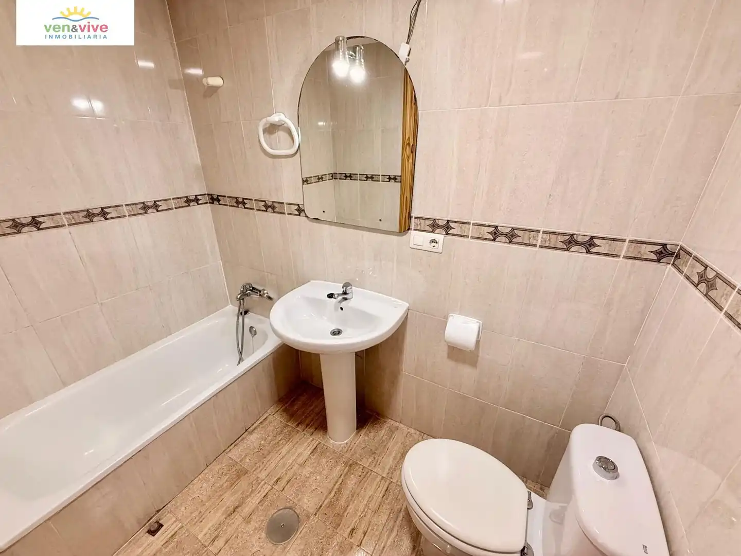 Bathroom of Flat for sale in Roquetas de Mar  with Air Conditioner, Terrace and Community pool