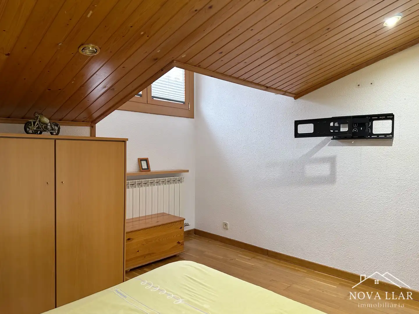 Dormitori de Casa adosada en venda en Gombrèn amb Calefacció, Parquet i Forn