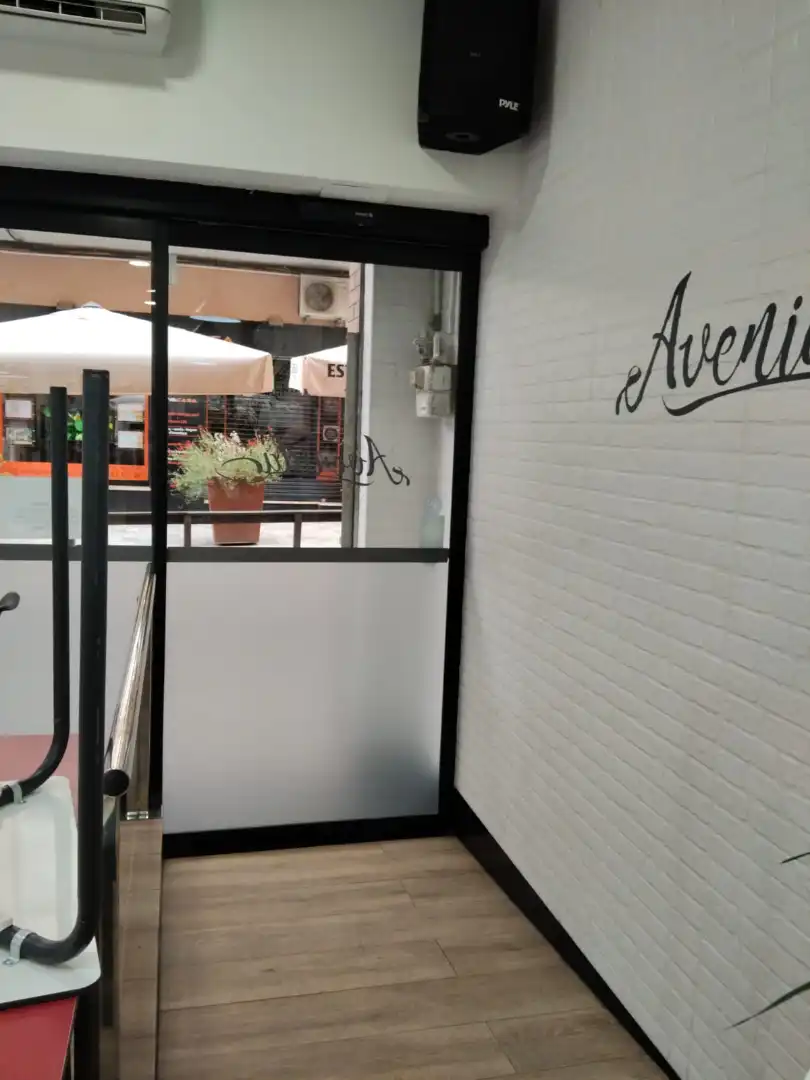 Local comercial en traspàs a Avinguda de Sant Esteve 76, imagen 7