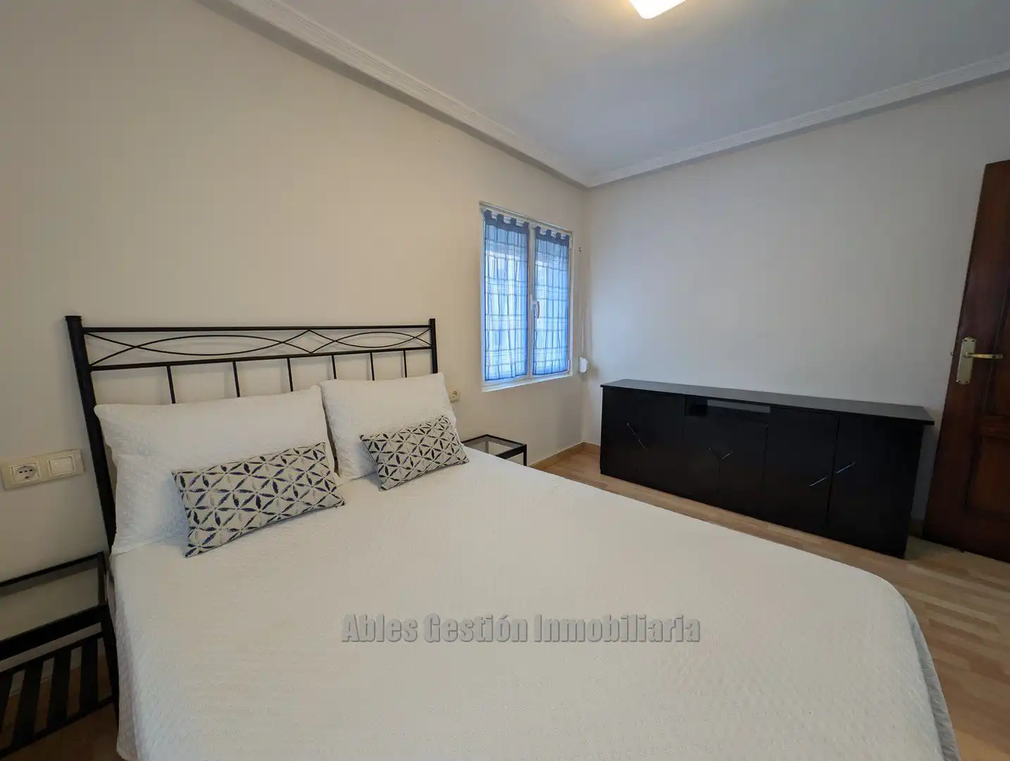 Schlafzimmer von Wohnung zum Verkauf in Oviedo  mit Möbliert