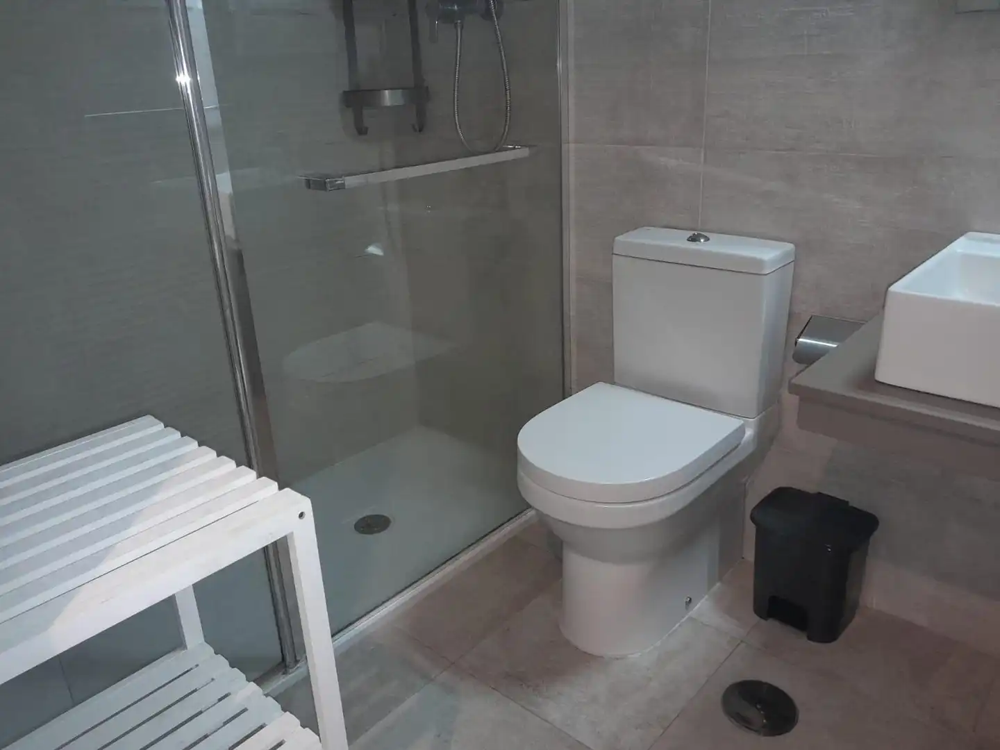 Bathroom of Flat for sale in Málaga  with Air Conditioner, Private garden and Terrace