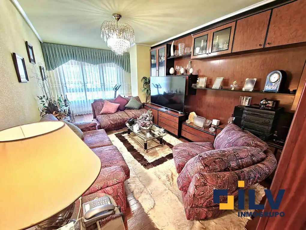 Sala de estar de Piso en venta en Portugalete con Calefacción, Terraza y Amueblado