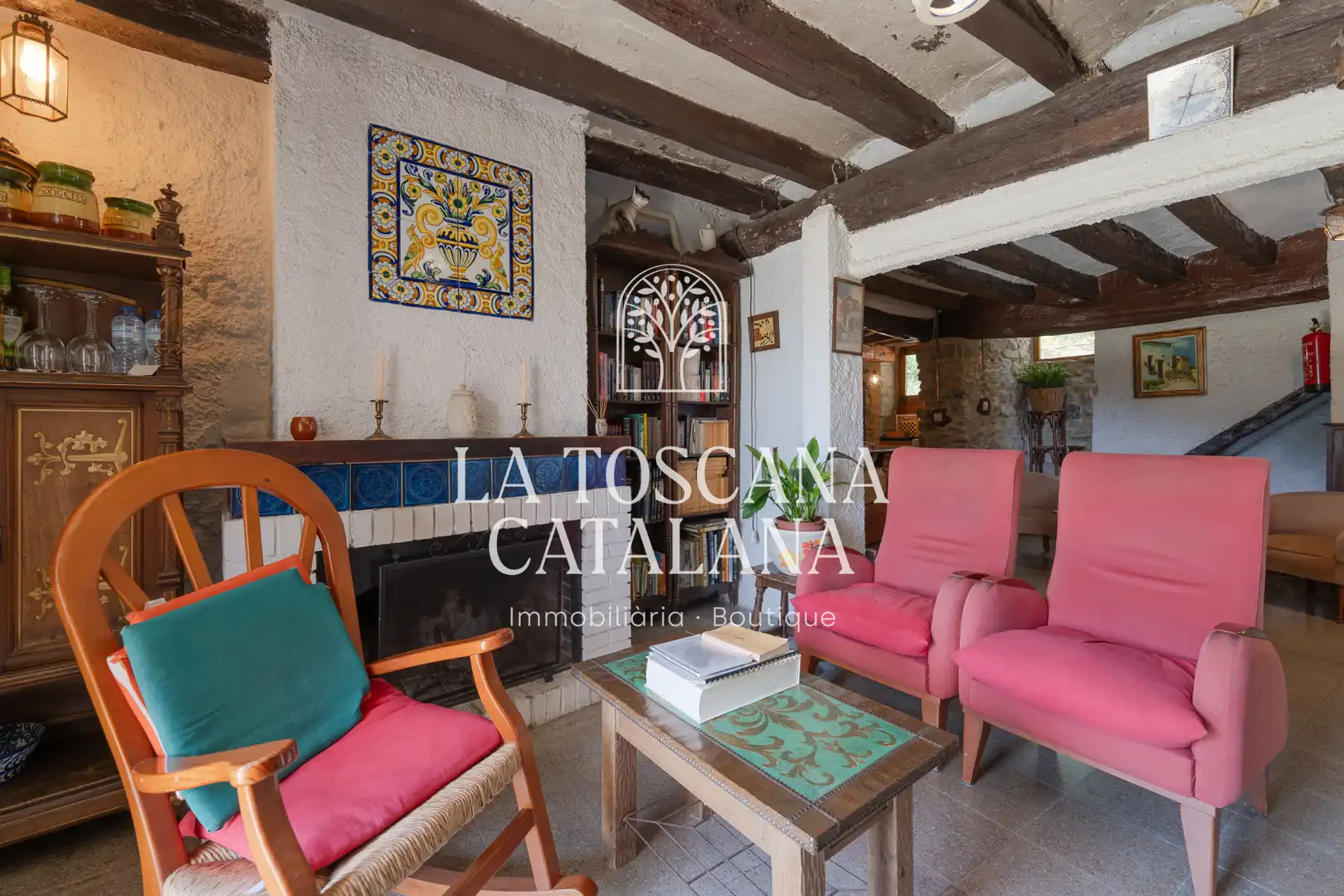 Sala de estar de Finca rústica en venta en Sales de Llierca con Aire acondicionado, Calefacción y Jardín privado