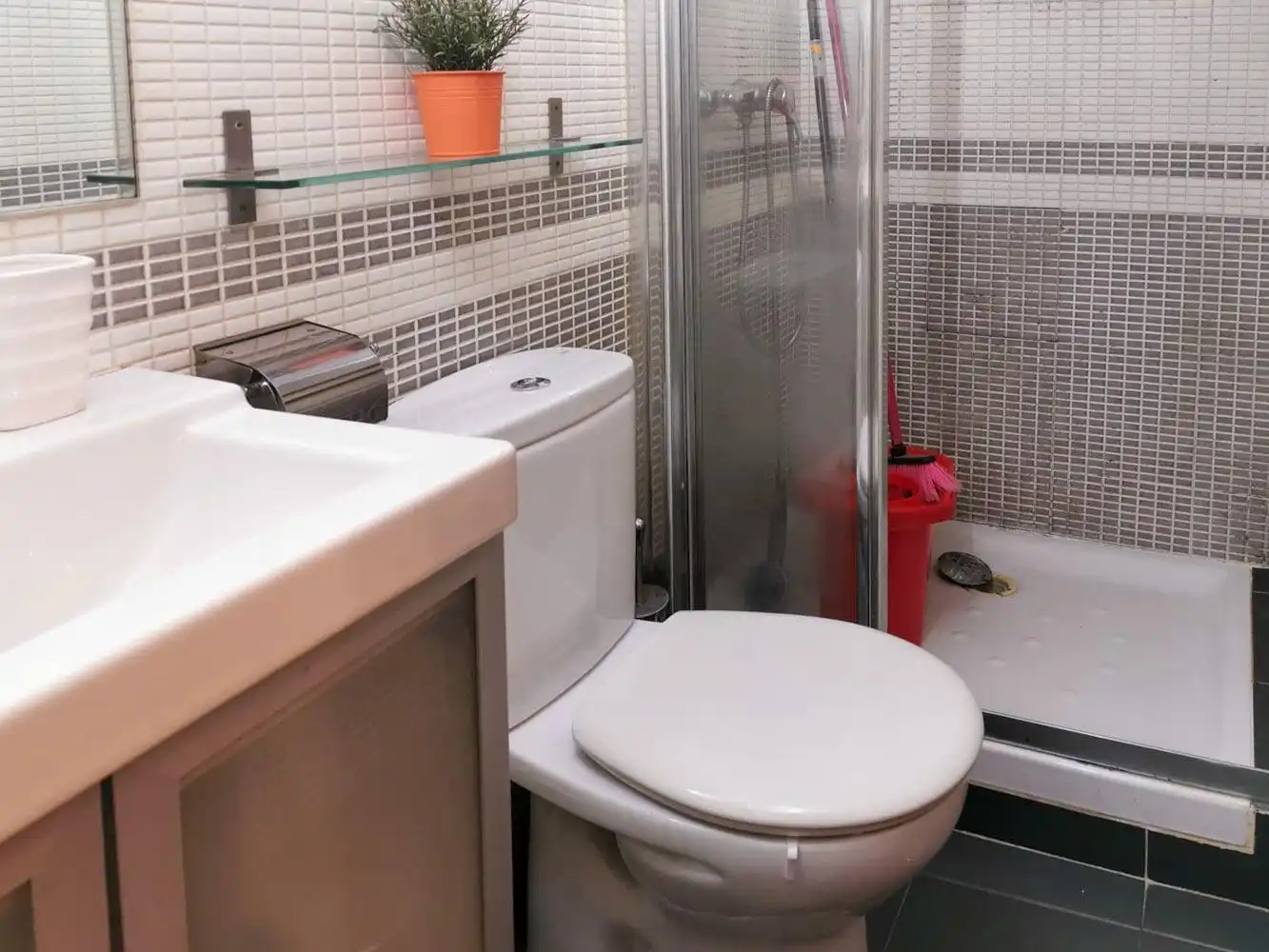 Baño de Estudio en venta en Madrid con Calefacción y Amueblado