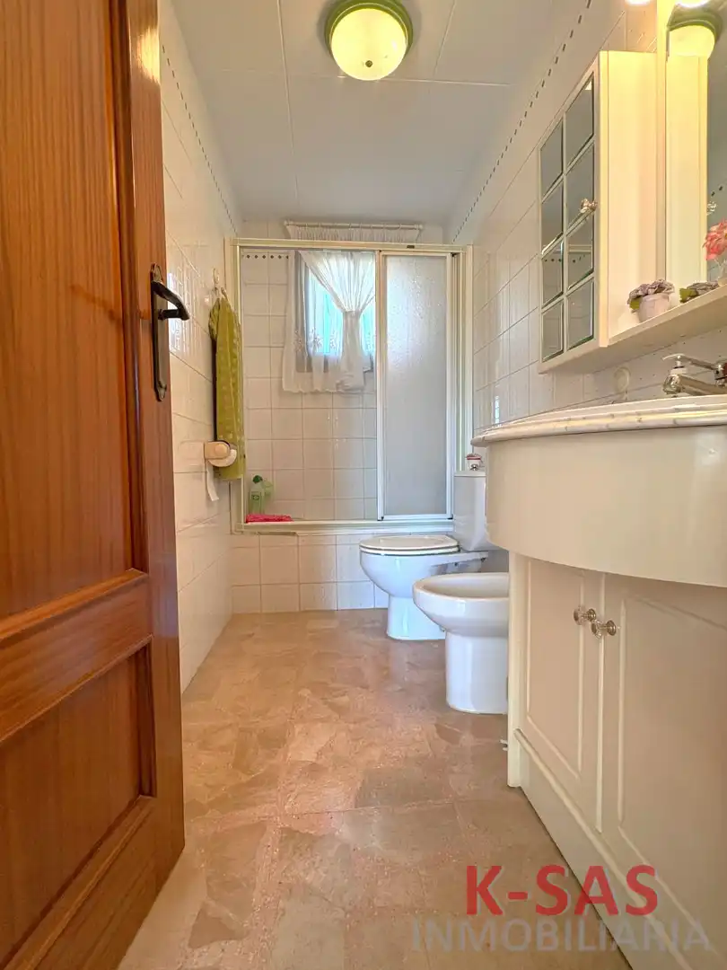 Casa amb piscina en venda a Carrer de les Tres Torres 6, imagen 9