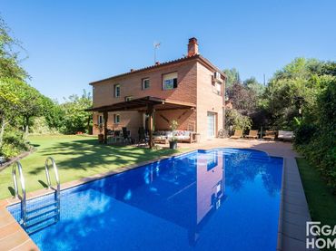 Xalet amb piscina en venda a Vallvidrera