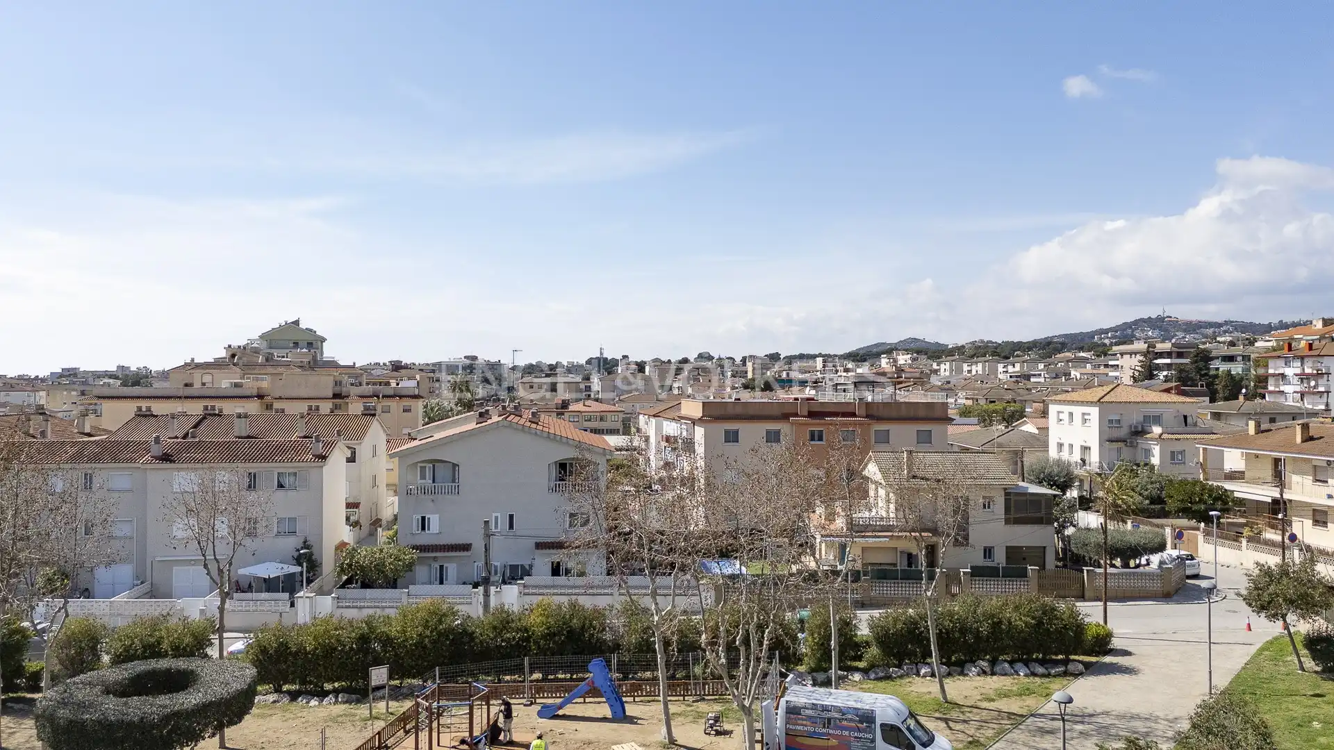 Vista exterior de Àtic en venda en Cunit amb Aire condicionat, Calefacció i Terrassa