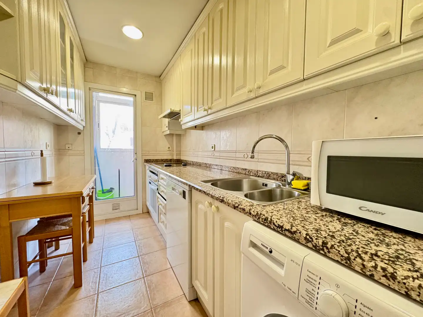 Küche von Wohnung zum Verkauf in Madrid mit Klimaanlage, Heizung und Parkett
