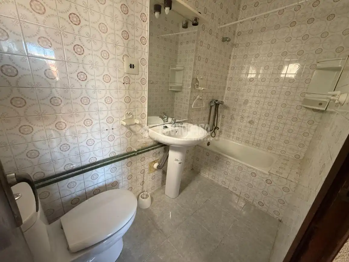 Bathroom of Flat for sale in Paterna