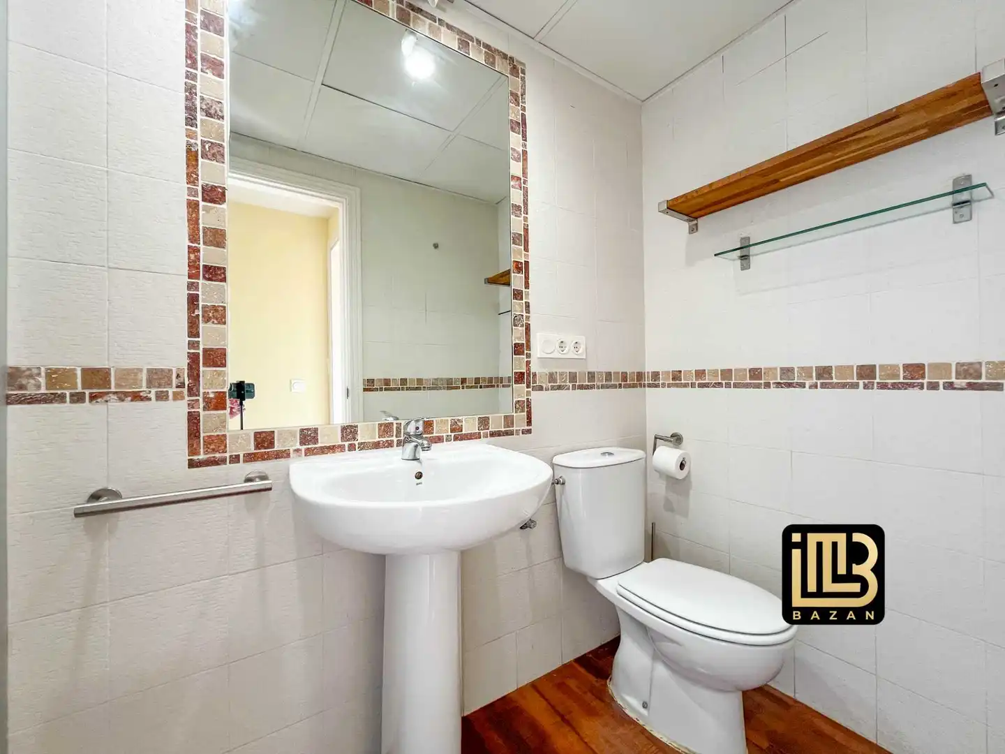 Bathroom of Attic for sale in San Juan de Aznalfarache  with Air Conditioner, Heating and Terrace