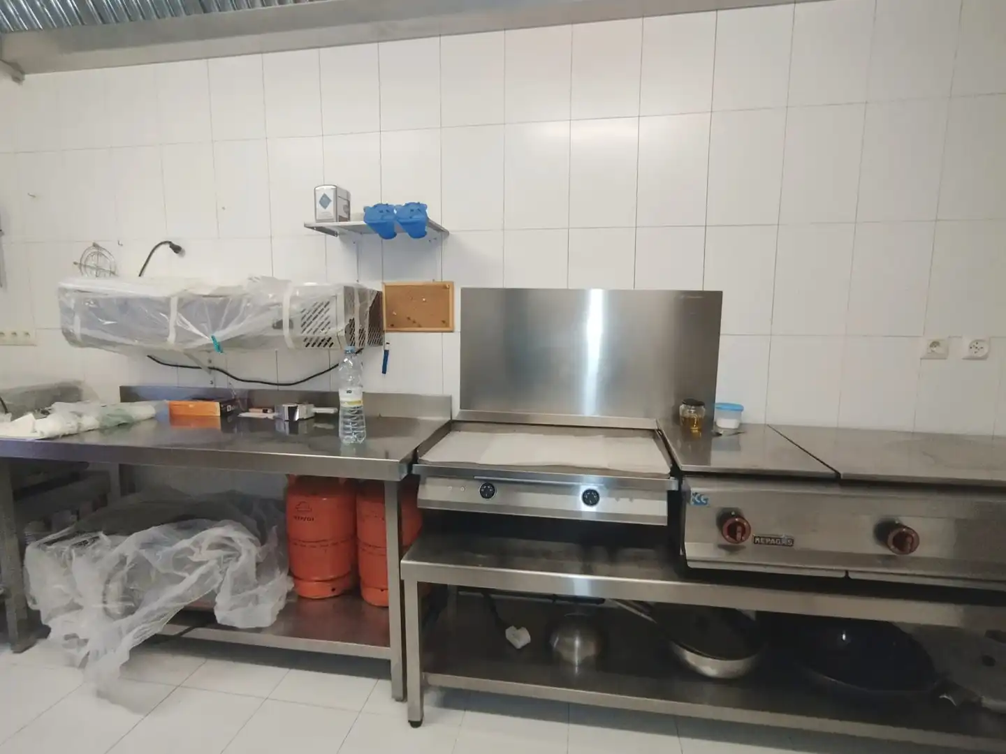 Cuina de Local de lloguer en Socuéllamos amb Aire condicionat i Moblat