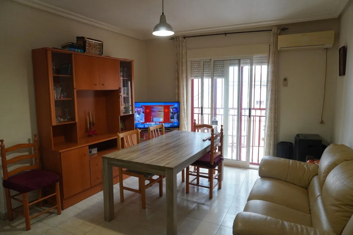Sala d'estar de Pis de lloguer en Mazarrón amb Aire condicionat, Terrassa i Moblat