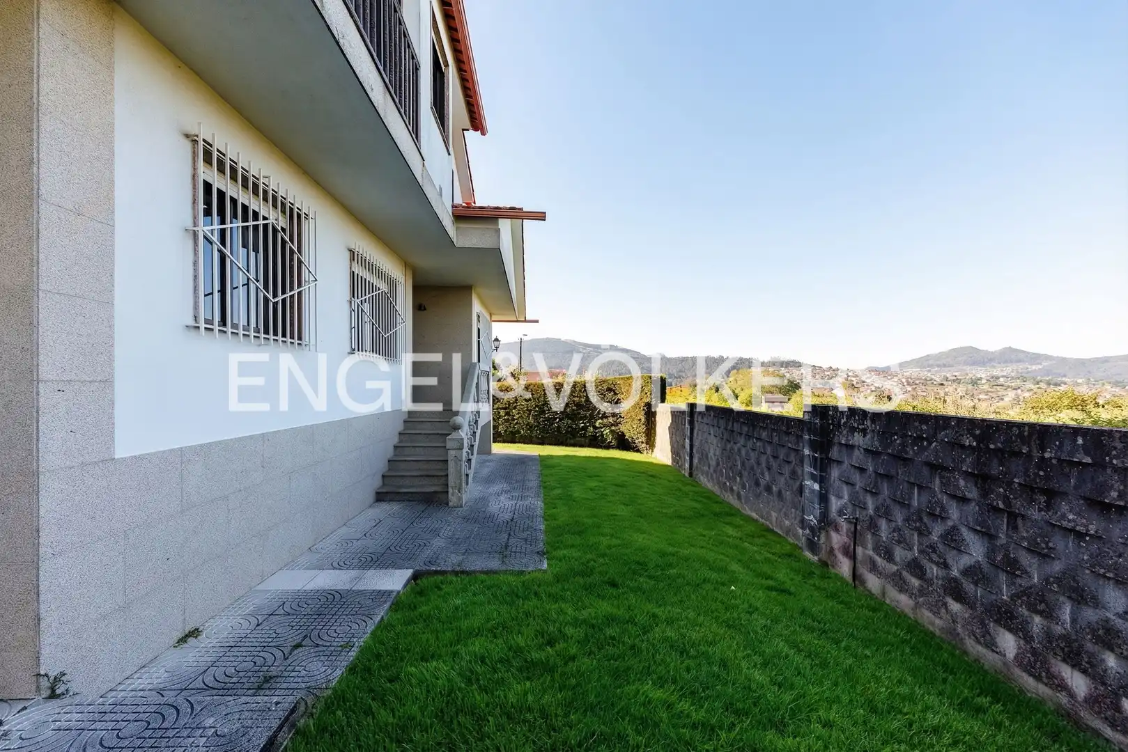 Vista exterior de Casa o chalet en venta en Vigo  con Calefacción, Jardín privado y Parquet