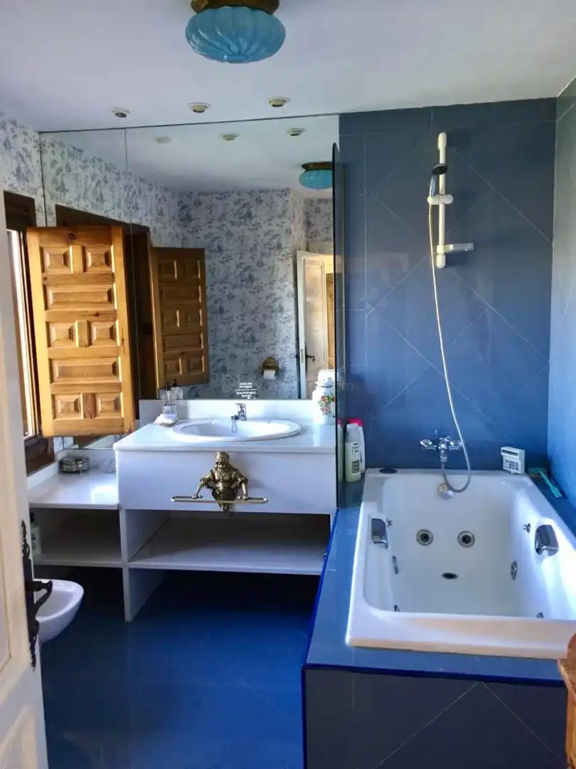 Bathroom of Houses for sale in  Logroño  with Heating, Private garden and Swimming Pool