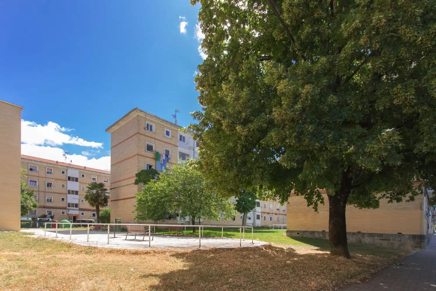 Vista exterior de Pis en venda en  Pamplona / Iruña amb Calefacció, Moblat i Balcó