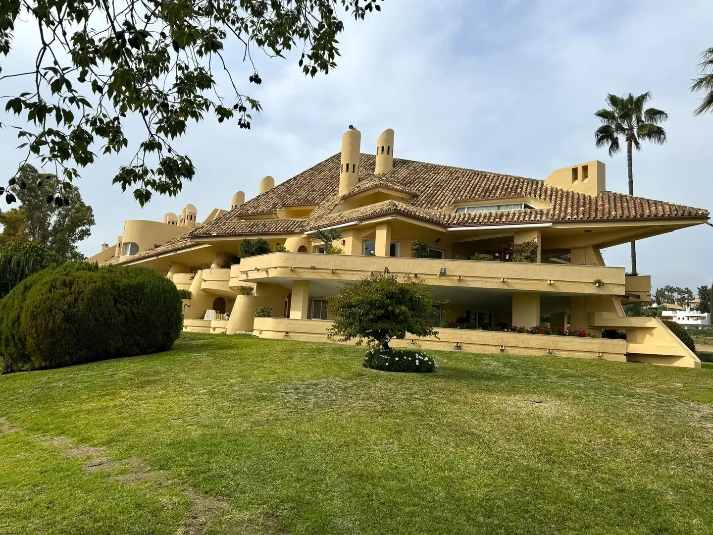 Vista exterior de Dúplex en venta en Marbella con Aire acondicionado, Terraza y Amueblado