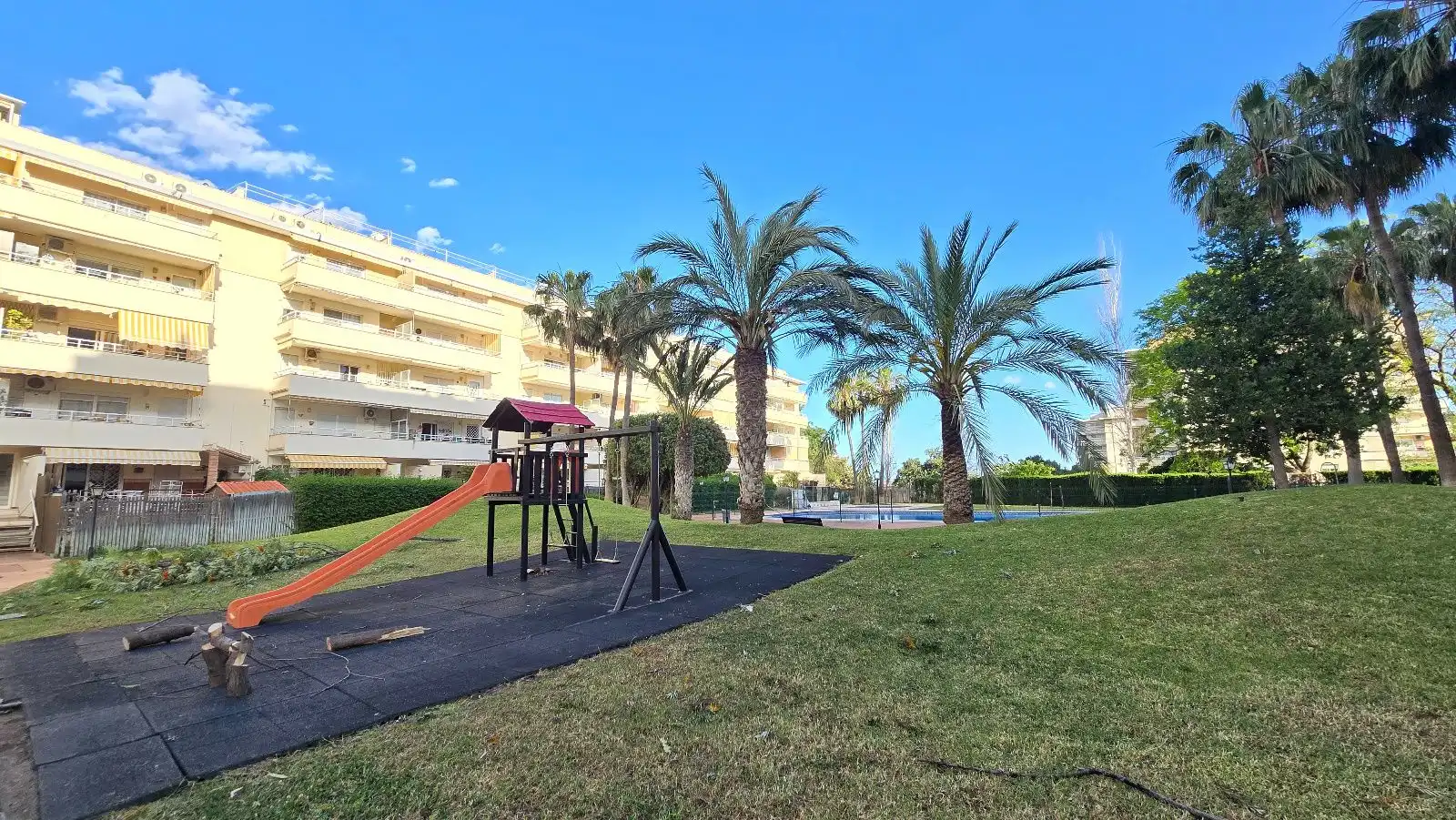 Vista exterior de Piso en venta en Benalmádena con Aire acondicionado, Calefacción y Terraza