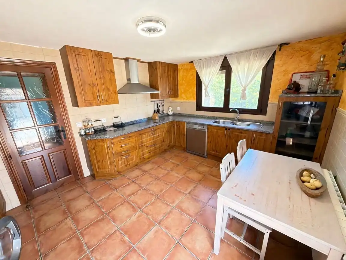 Cocina de Casa o chalet en venta en Chiloeches con Aire acondicionado, Calefacción y Jardín privado