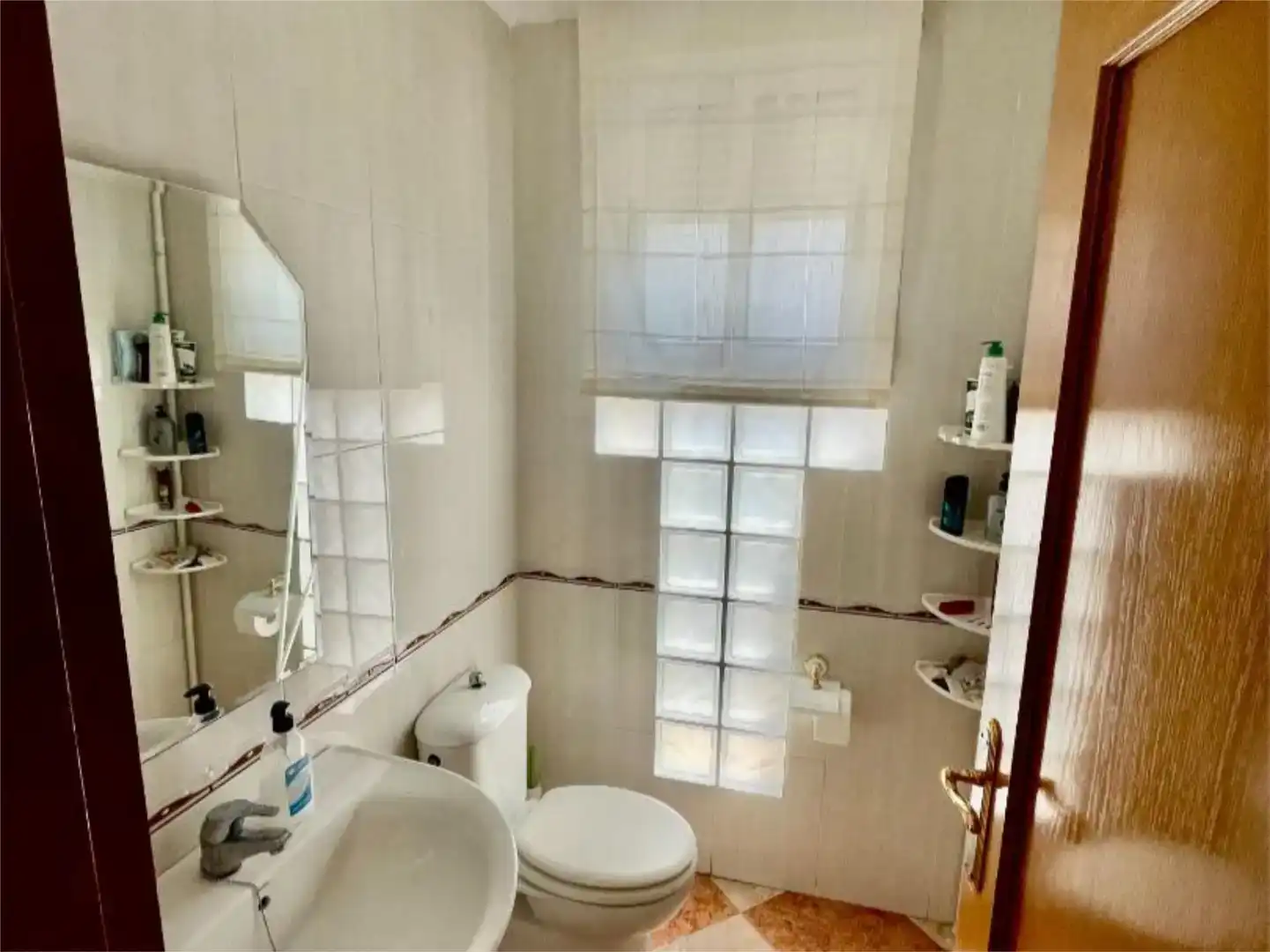 Baño de Piso en venta en Castelló de Rugat con Aire acondicionado, Trastero y Amueblado