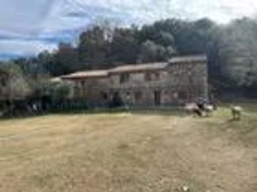 Country house with garden for sale in veinat sant marti 32