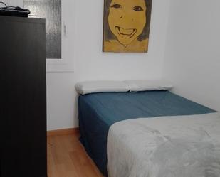 Dormitori de Apartament per a compartir en L'Hospitalet de Llobregat amb Moblat, Forn i Rentadora