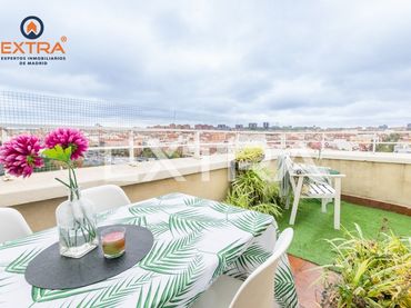 Penthouse with lift for sale in Avenida Ciudad de Barcelona