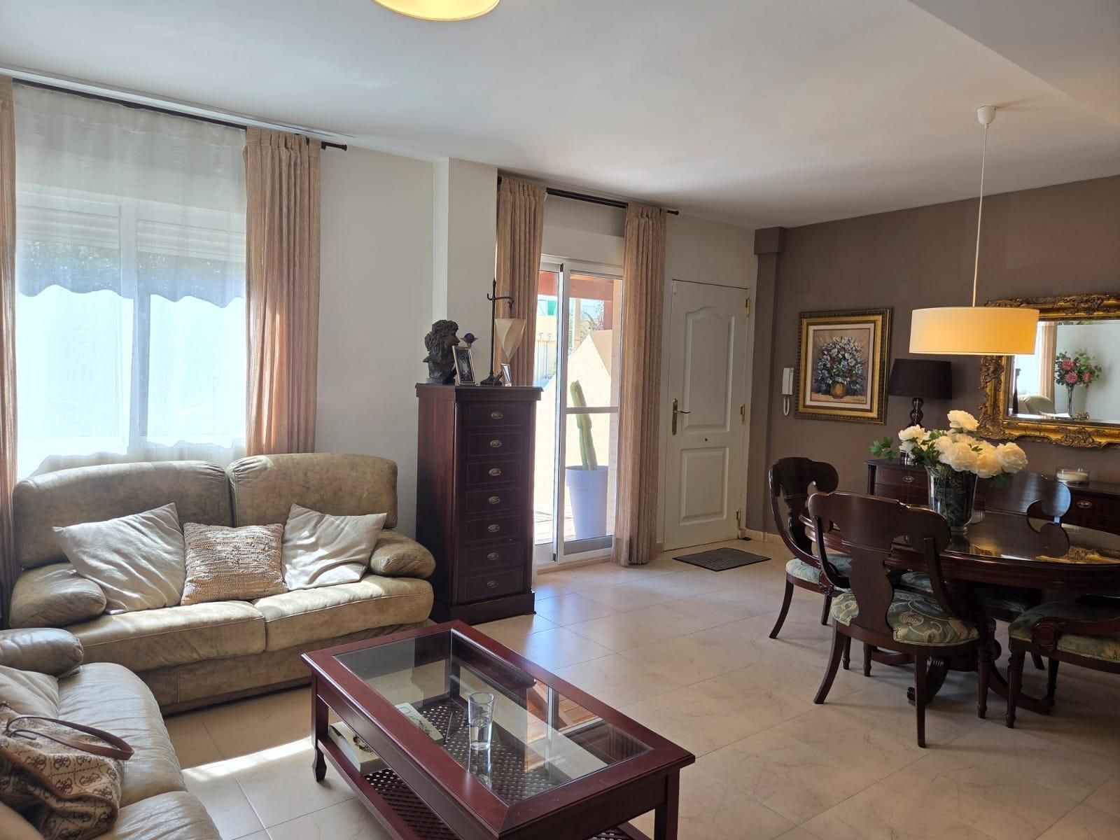 Sala d'estar de Casa adosada en venda en Palmera amb Aire condicionat, Traster i Balcó