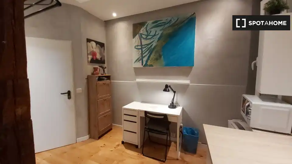 Study for share in Madrid  with Air Conditioner, Heating and Terrace