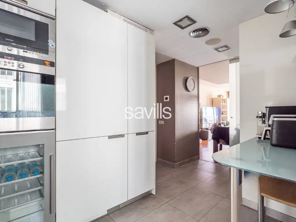 Cuina de Apartament en venda en Barcelona amb Aire condicionat i Terrassa