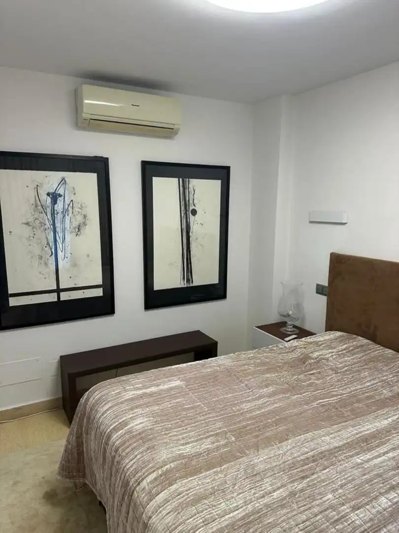 Dormitori de Casa o xalet de lloguer en Estepona amb Aire condicionat, Jardí privat i Terrassa