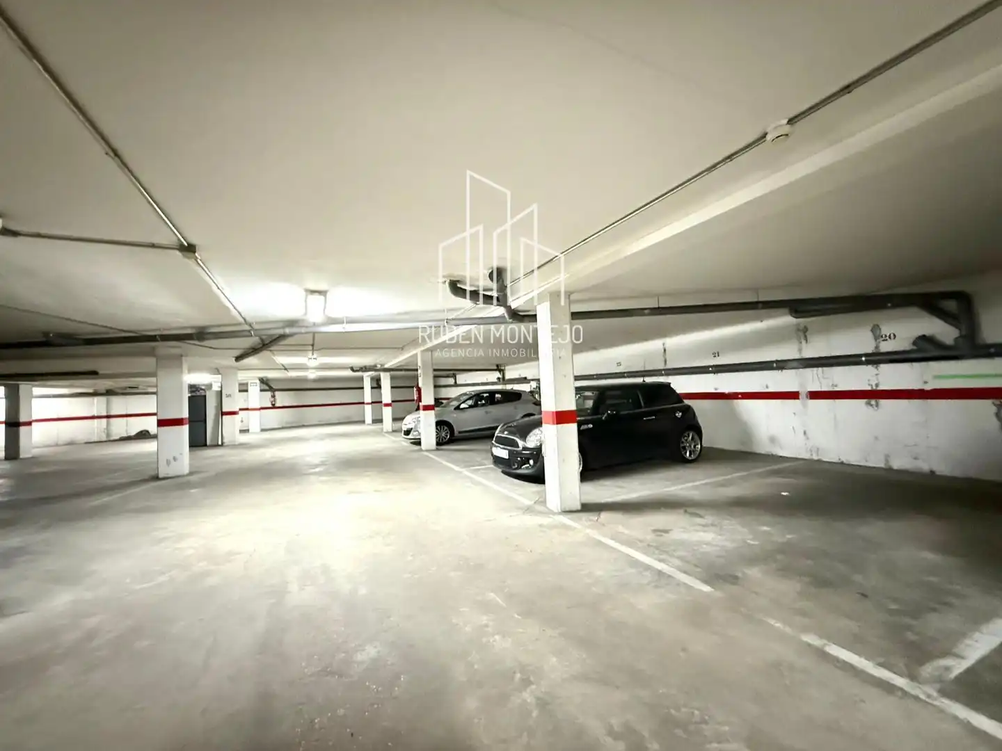 Parking de Piso en venta en Castellanos de Moriscos con Calefacción, Horno y Lavadora