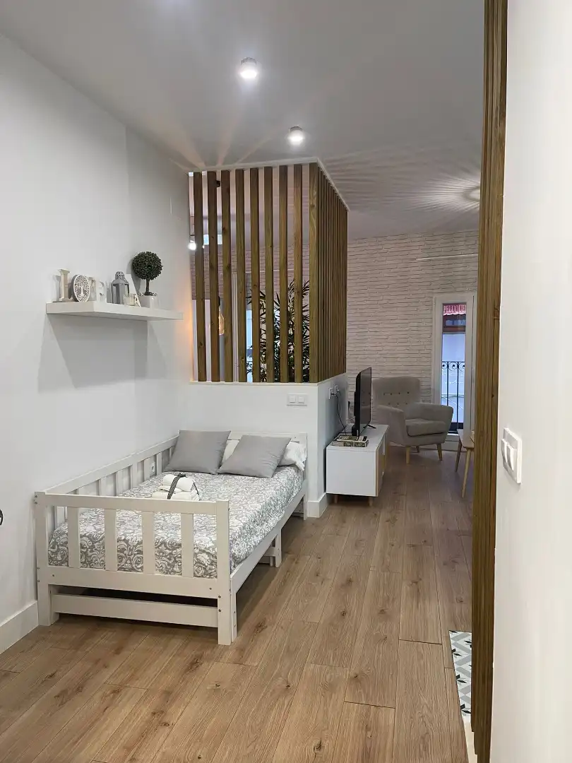 Habitación de Edificio en venta en Plasencia con Alarma