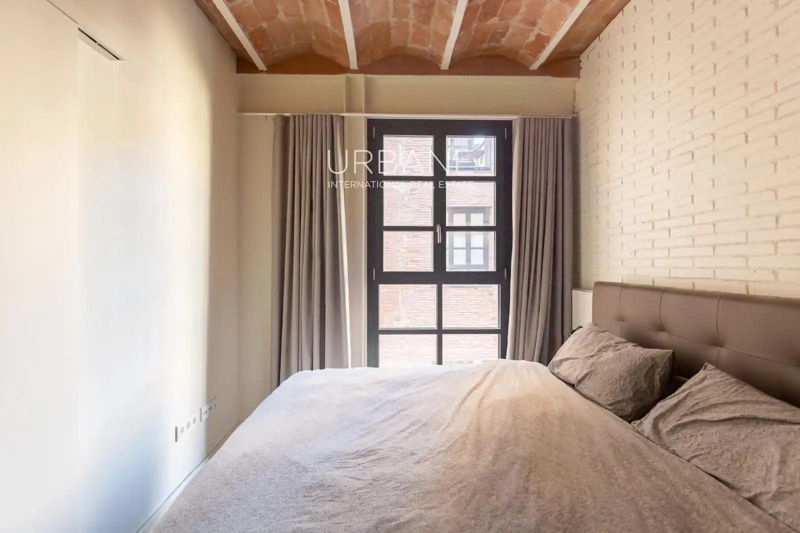 Schlafzimmer von Wohnung zum Verkauf in Barcelona mit Klimaanlage, Heizung und Terrasse